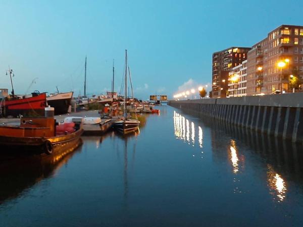 WHEELHOUSE EUPHRATE HOUSEBOAT : photo 7 de la chambre chambre lit queen-size deluxe