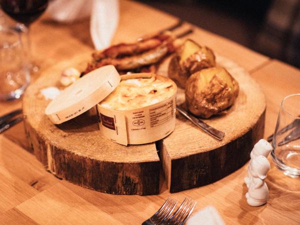 Hôtel L'Arboisie : photo 5 de la chambre la grande suite - vue sur megève avec balcon