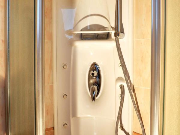 Hotel Sultano : photo 7 de la chambre chambre double ou lits jumeaux avec balcon