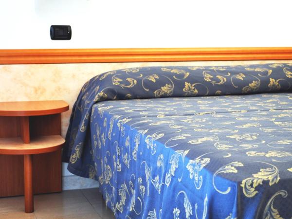 Hotel Sultano : photo 4 de la chambre chambre double ou lits jumeaux avec balcon