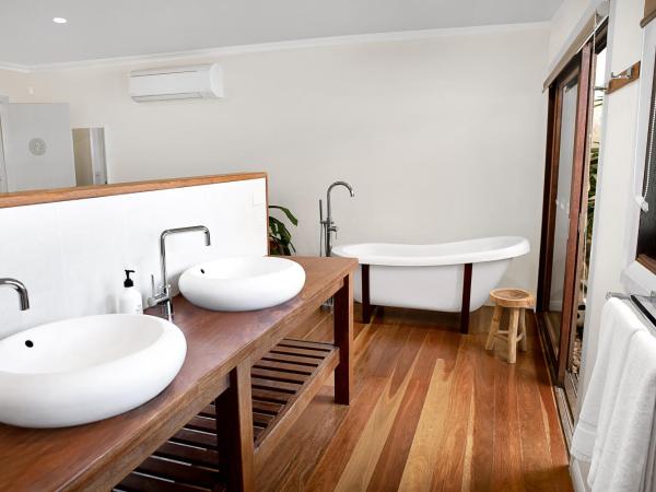 Away Guesthouse- Away on Shirley Lane : photo 7 de la chambre chambre double - vue sur parc