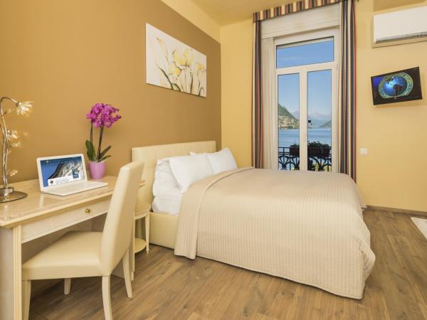Hotel Victoria : photo 3 de la chambre chambre lit king-size - vue sur lac