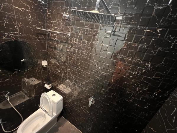 Al Amin Muslim Friendly Hotel : photo 8 de la chambre chambre simple avec toilettes et douche communes