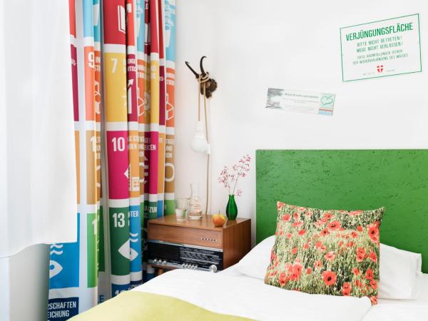 Boutiquehotel Stadthalle : photo 2 de la chambre cozy single room courtyard view