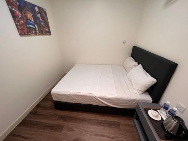 Al Amin Muslim Friendly Hotel : photo 4 de la chambre chambre simple avec toilettes et douche communes