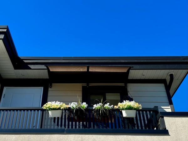 2BR 1.5BA Full Kitchen Private Guest House - Free Parking - Central Location : photo 9 de la chambre suite lit queen-size deluxe