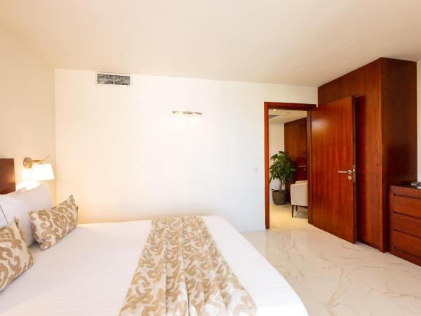 Theartemis Palace : photo 4 de la chambre suite familiale premium avec jacuzzi extérieur