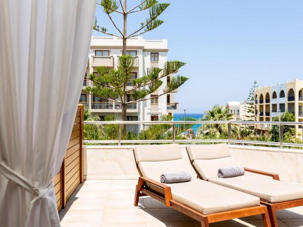 Theartemis Palace : photo 7 de la chambre suite familiale premium avec jacuzzi extérieur