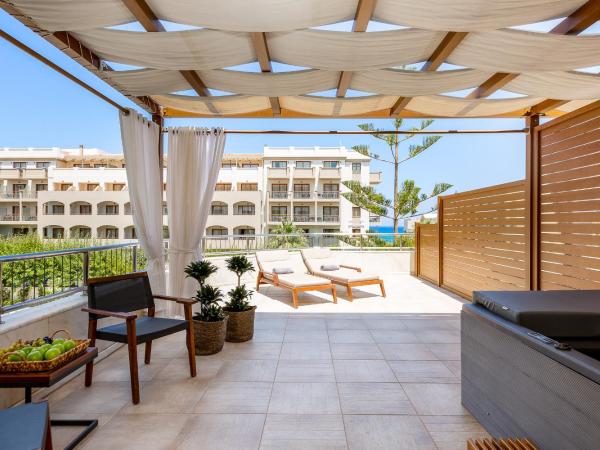 Theartemis Palace : photo 1 de la chambre suite premium avec jacuzzi extérieur