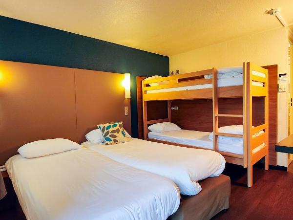 Campanile Millau : photo 6 de la chambre chambre quadruple avec 4 lits simples