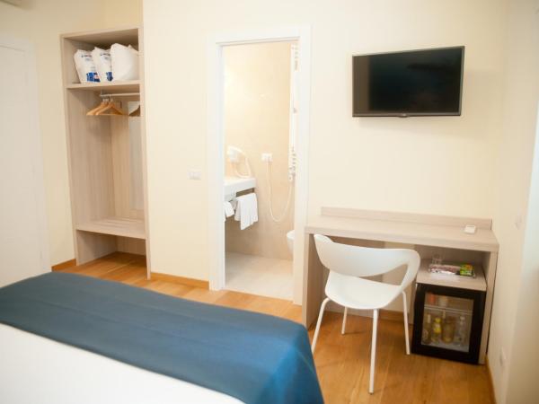 B&B Via delle 5 Terre : photo 5 de la chambre chambre double ou lits jumeaux - vue sur jardin