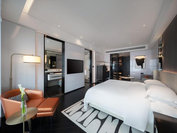 The Langbo Chengdu, in The Unbound Collection by Hyatt : photo 3 de la chambre 1 king bed club
