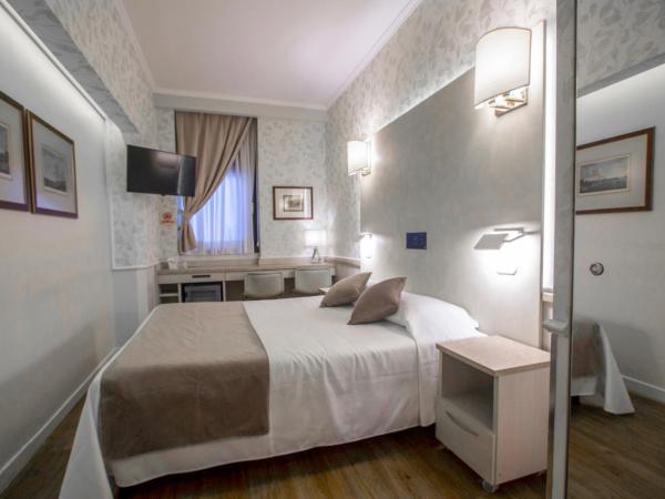 Hotel Flora : photo 7 de la chambre chambre double
