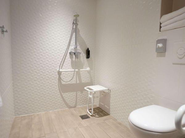 ibis Styles Quimper : photo 7 de la chambre chambre standard avec 1 lit double et 1 lit simple