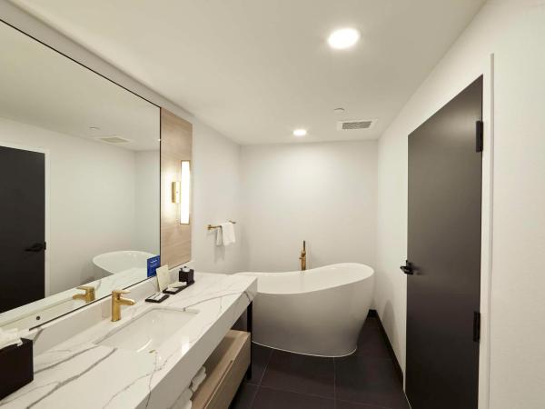 Bloom Mississauga, Tapestry Collection By Hilton : photo 3 de la chambre studio lit king-size