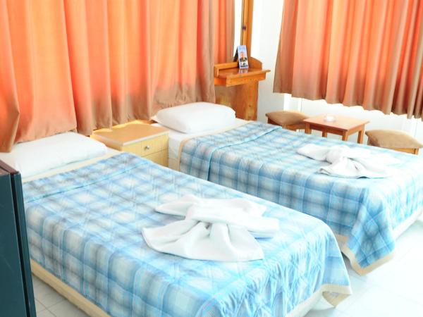 Kleopatra Beach Yildiz Hotel : photo 4 de la chambre chambre triple standard - vue sur piscine