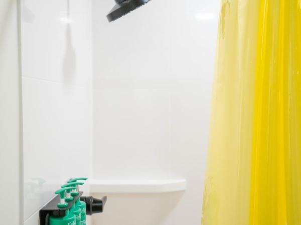 The Myriad Hotel : photo 6 de la chambre chambre lit king-size - vue sur piscine 