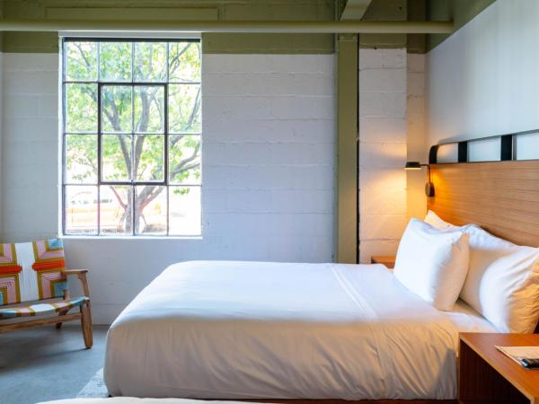 The Myriad Hotel : photo 3 de la chambre chambre standard avec 2 lits queen-size