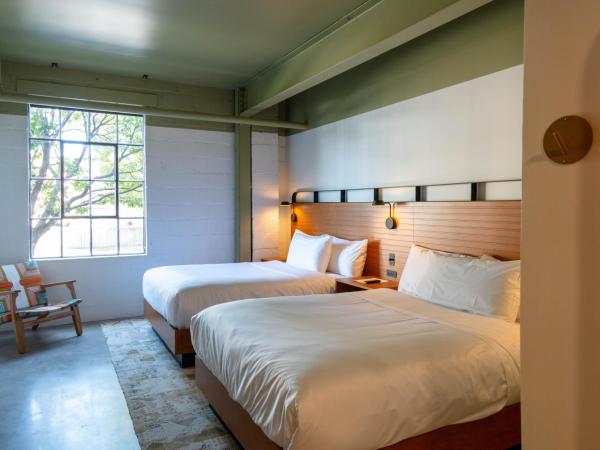 The Myriad Hotel : photo 1 de la chambre chambre standard avec 2 lits queen-size