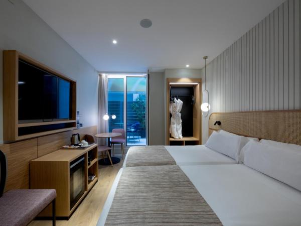 Catalonia Diagonal Centro : photo 3 de la chambre chambre double ou lits jumeaux avec balcon ou terrasse 