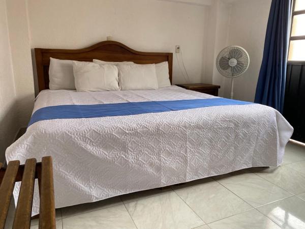 Hotel Nacional : photo 3 de la chambre chambre lit king-size avec balcon