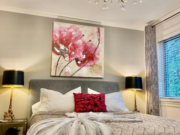 Downtown Luxury Victorian Retreat : photo 1 de la chambre chambre lit queen-size de luxe - vue sur jardin