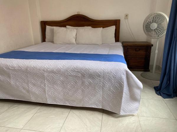 Hotel Nacional : photo 2 de la chambre chambre lit king-size avec balcon