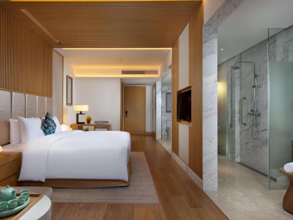 Thousand Cranes Sanya Yazhou Bay Int'l Exchange Centre,Curio by Hilton : photo 1 de la chambre chambre lit king-size deluxe
