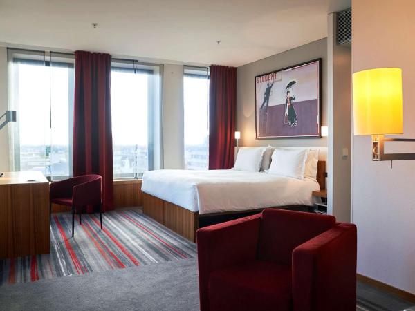 Dorint Kurfürstendamm Berlin : photo 1 de la chambre suite junior avec lit king-size