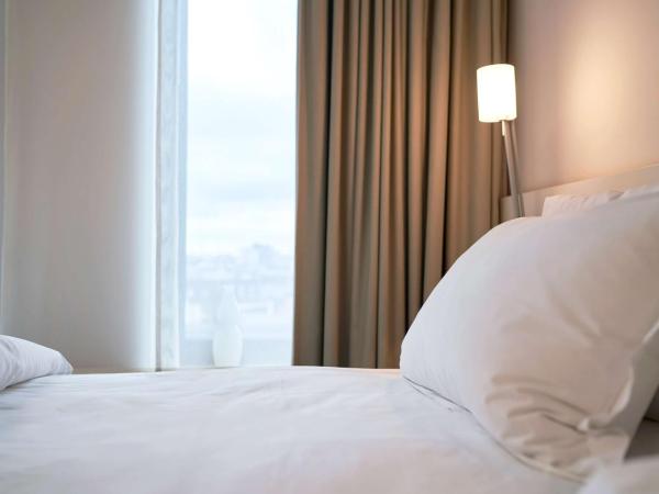 Dorint Kurfürstendamm Berlin : photo 7 de la chambre suite confort avec lit king-size