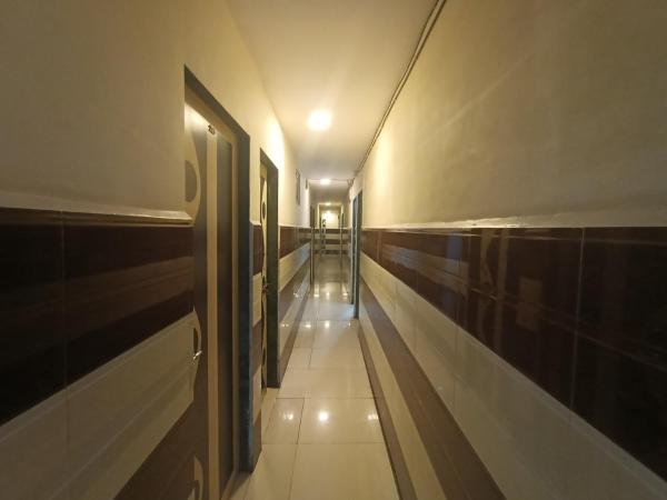 Hotel OVO Residency Near Masjid Bunder Railway Station : photo 8 de la chambre chambre double