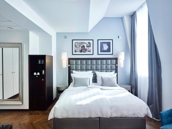 Steigenberger Hotel Herrenhof : photo 4 de la chambre chambre supérieure lit queen-size