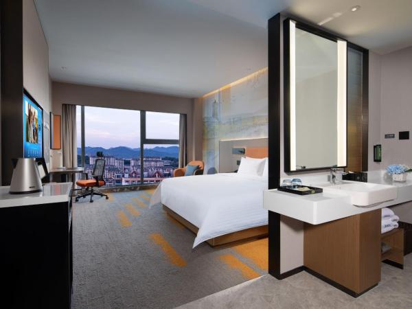 Hampton by Hilton Hangzhou Zhuantang Academy of Fine Arts : photo 4 de la chambre chambre lit king-size supérieure avec vue sur la montagne
