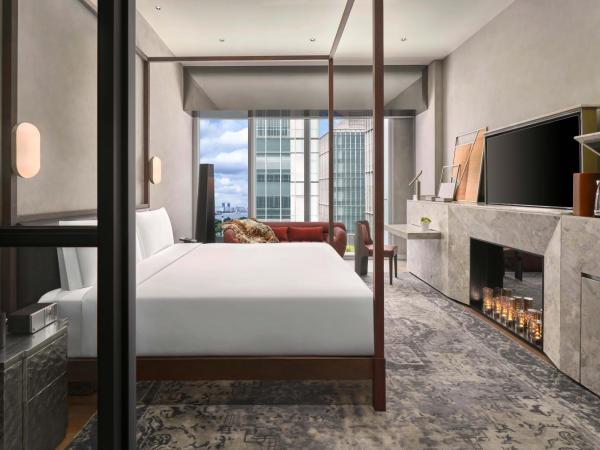 Kimpton Qiantan Shanghai, an IHG Hotel : photo 2 de la chambre essential chloe's favorite river view king bed room