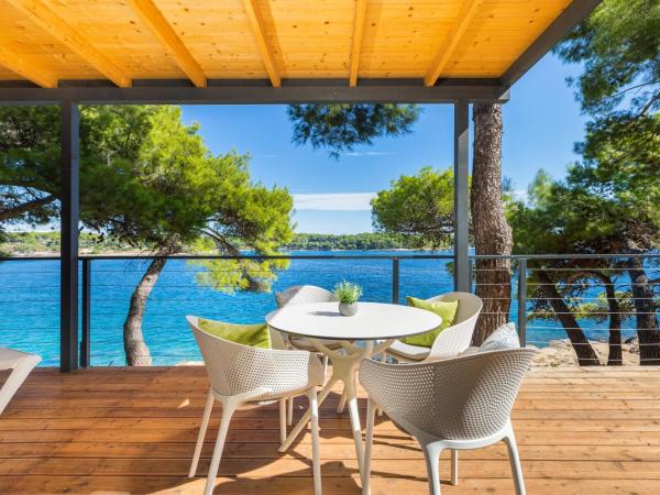 Arena Stoja Camping Homes : photo 1 de la chambre camping villa first row to the sea