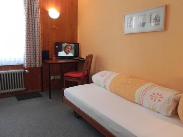 Hotel Tschuggen : photo 2 de la chambre chambre simple avec salle de bains commune