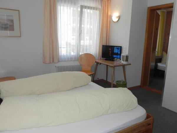 Hotel Tschuggen : photo 6 de la chambre chambres double et lits jumeaux communicantes