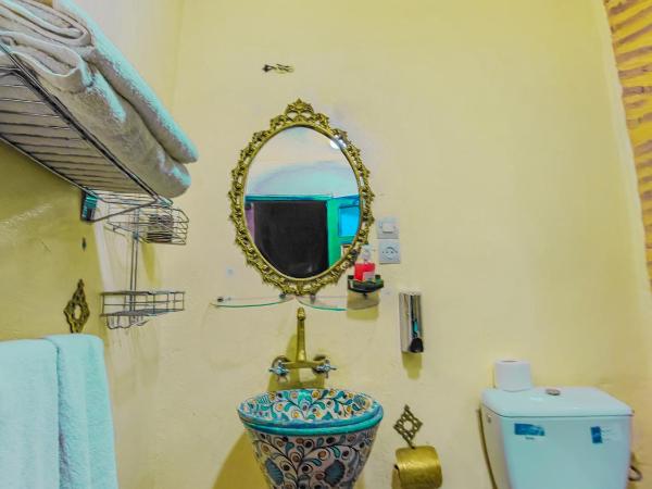 Ryad Zahrat Fes : photo 5 de la chambre chambre double avec salle de bains privative