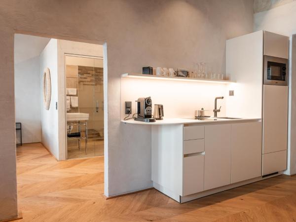 H5 Grauer Bär Studios & More : photo 7 de la chambre studio avec balcon