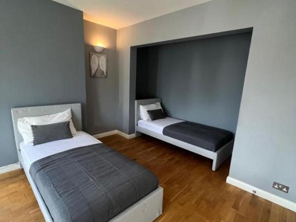 Stunning House 15 min from Wembley arena : photo 5 de la chambre chambre triple