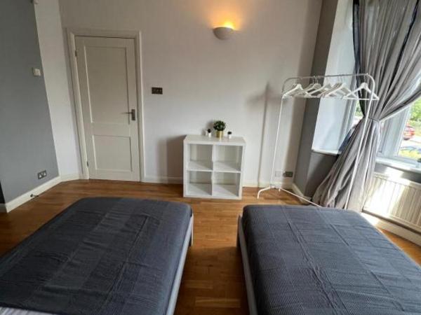Stunning House 15 min from Wembley arena : photo 2 de la chambre chambre triple