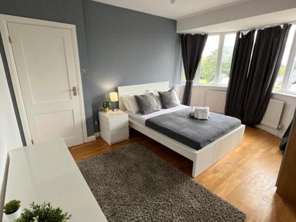Stunning House 15 min from Wembley arena : photo 1 de la chambre chambre double supérieure