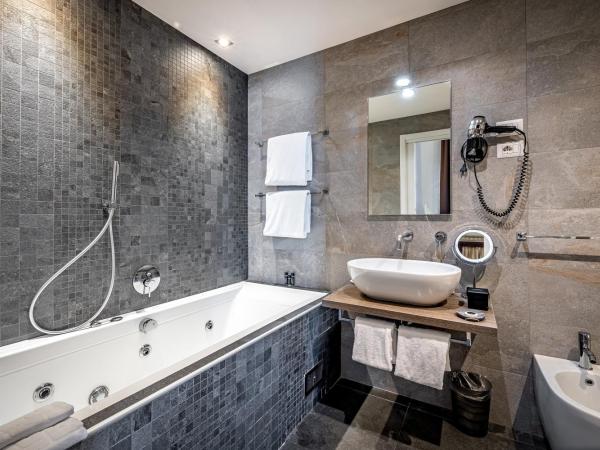 Palazzo Alfieri Residenza D'Epoca - Alfieri Collezione : photo 3 de la chambre suite prestige - vue sur rivière