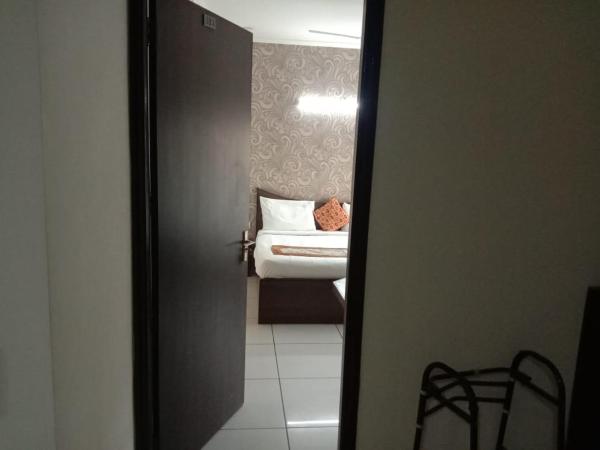 Hotel Royal Mansion - Medicity : photo 5 de la chambre chambre double deluxe (2 adultes + 1 enfant)