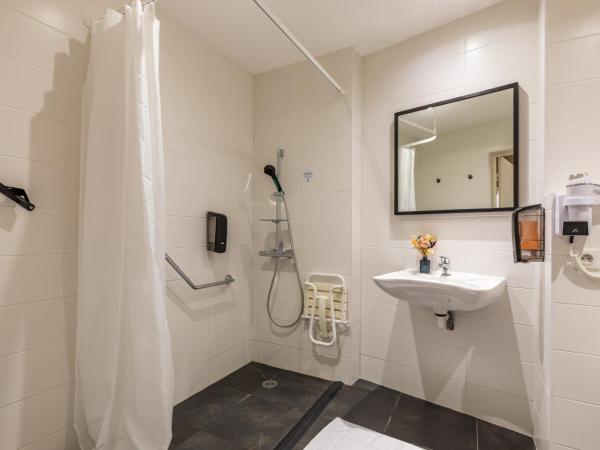 Hotel-Restaurant Le Victoria : photo 2 de la chambre chambre familiale