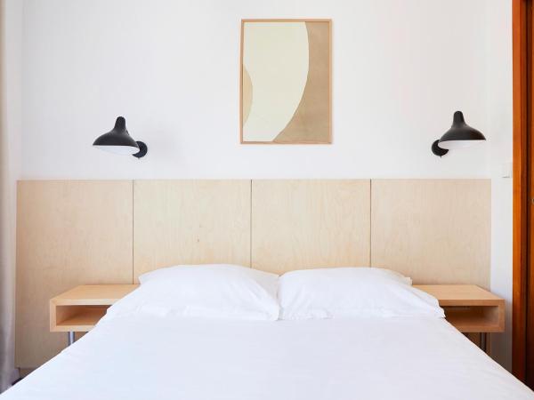 Hôtel California : photo 1 de la chambre chambre double avec terrasse - vue sur colline