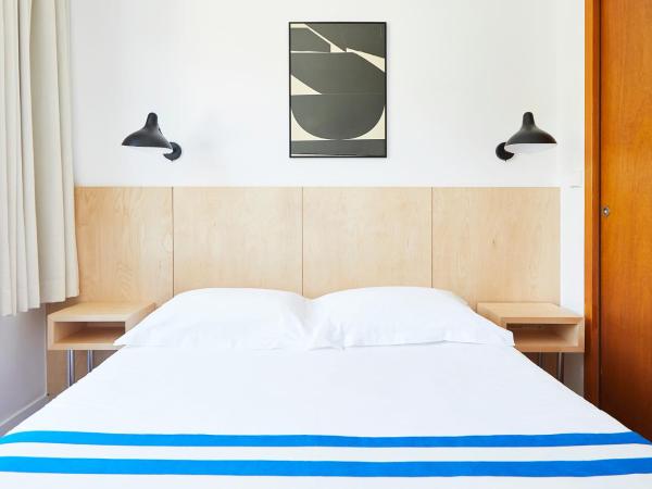 Hôtel California : photo 1 de la chambre chambre double - vue sur colline