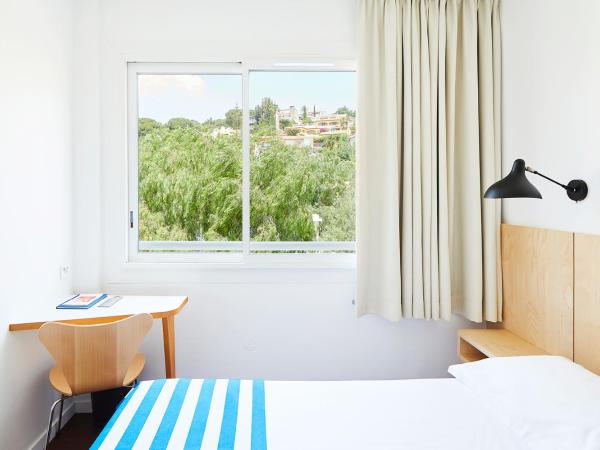 Hôtel California : photo 2 de la chambre chambre double - vue sur colline