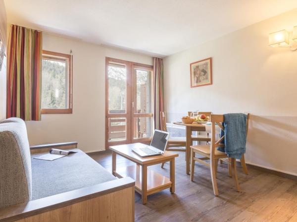Résidence Pierre & Vacances Les Ravines : photo 4 de la chambre studio avec alcôve (4 personnes)
