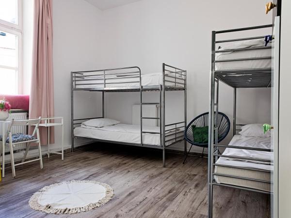 Hostel Królewska : photo 2 de la chambre chambre familiale standard